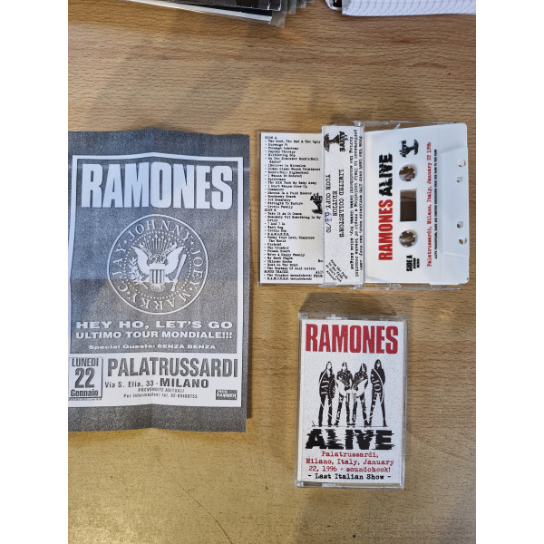 Ramones - Alive - Palatrussardi, Milano 1980 TAPE